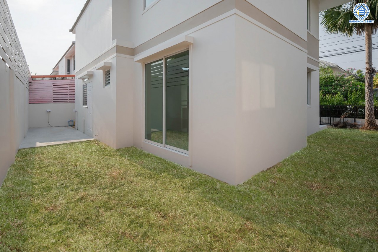 บ้านมือสองตกแต่งใหม่ โครงการ โฮมเพลส วงแหวน-รัตนาธิเบศร์ เนื้อที่ 51.10 ตร.ว. ฟังก์ชัน 3 ห้องนอน 2 ห้องน้ำ ที่จอดรถ 2 คัน ตั้งอยู่บนทำเลแห่งการเดินทาง เชื่อมต่อถนนรัตนาธิเบศร์ ใกล้ห้างเซ็นทรัล เวสต์เกต ใกล้รถไฟฟ้า "สถานีตลาดบางใหญ่"